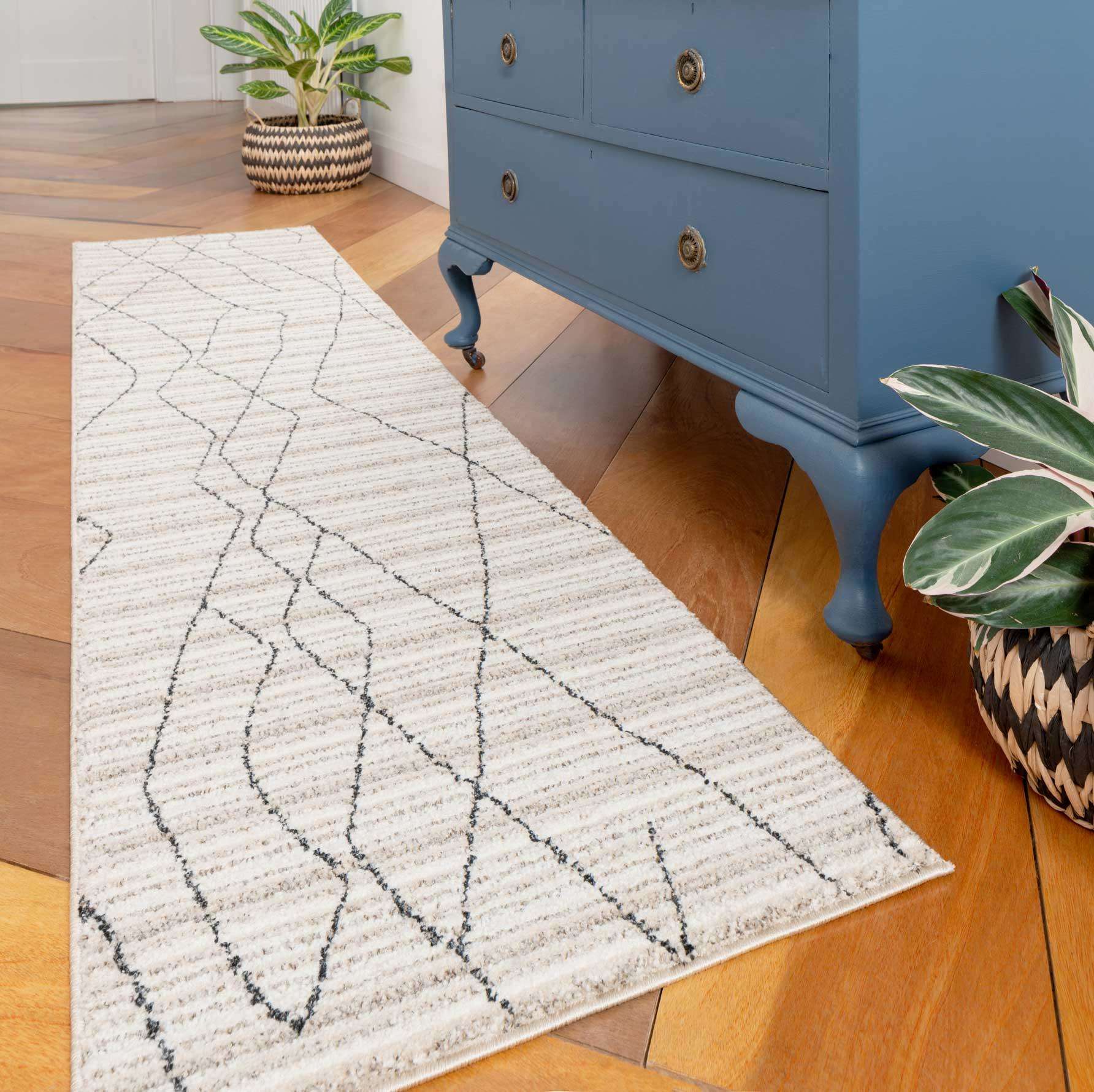 Cosy Soft Abstract Lined Beige Moroccan Berber Bedroom Rug - Image 5