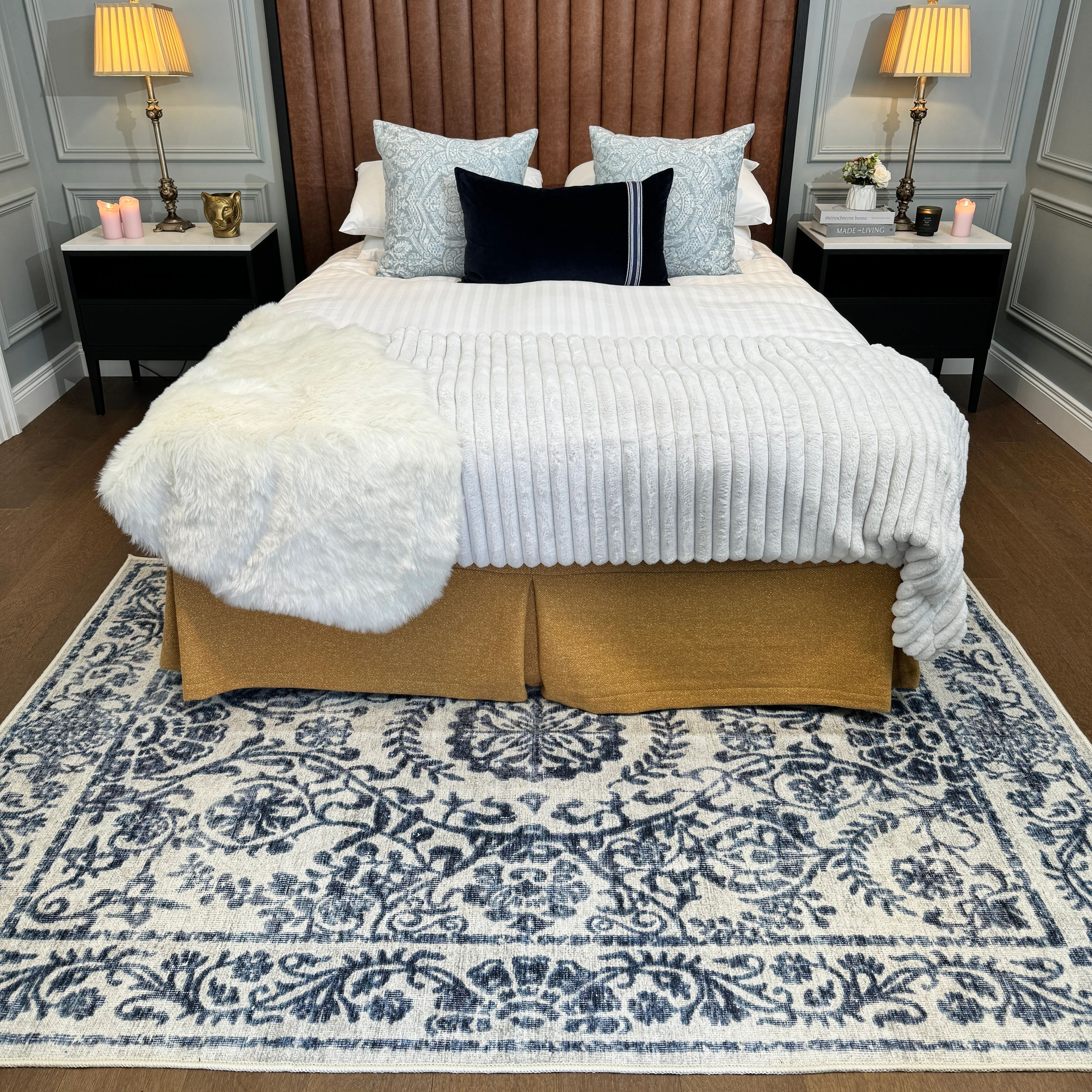 Flatwoven Washable Distressed Blue Damask Rug - Bala - Image 10
