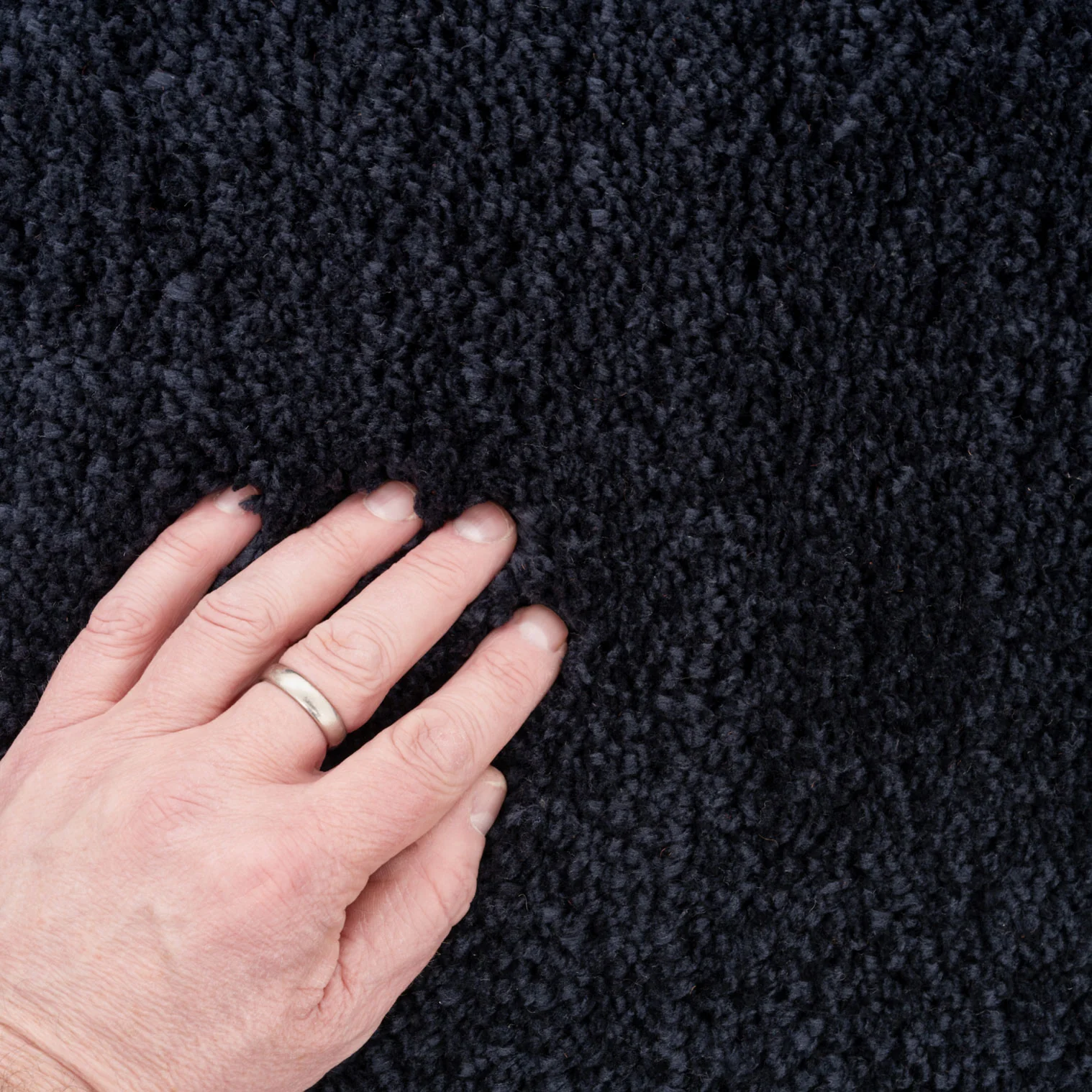 Navy Blue Shaggy Rug - Image 3